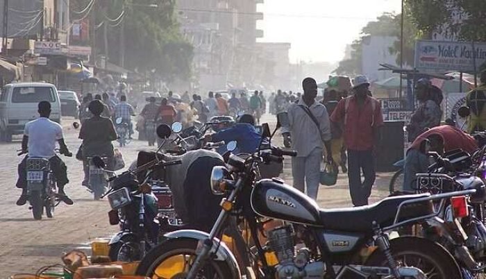 Street_Houphouet_Boigny_-_panoramio